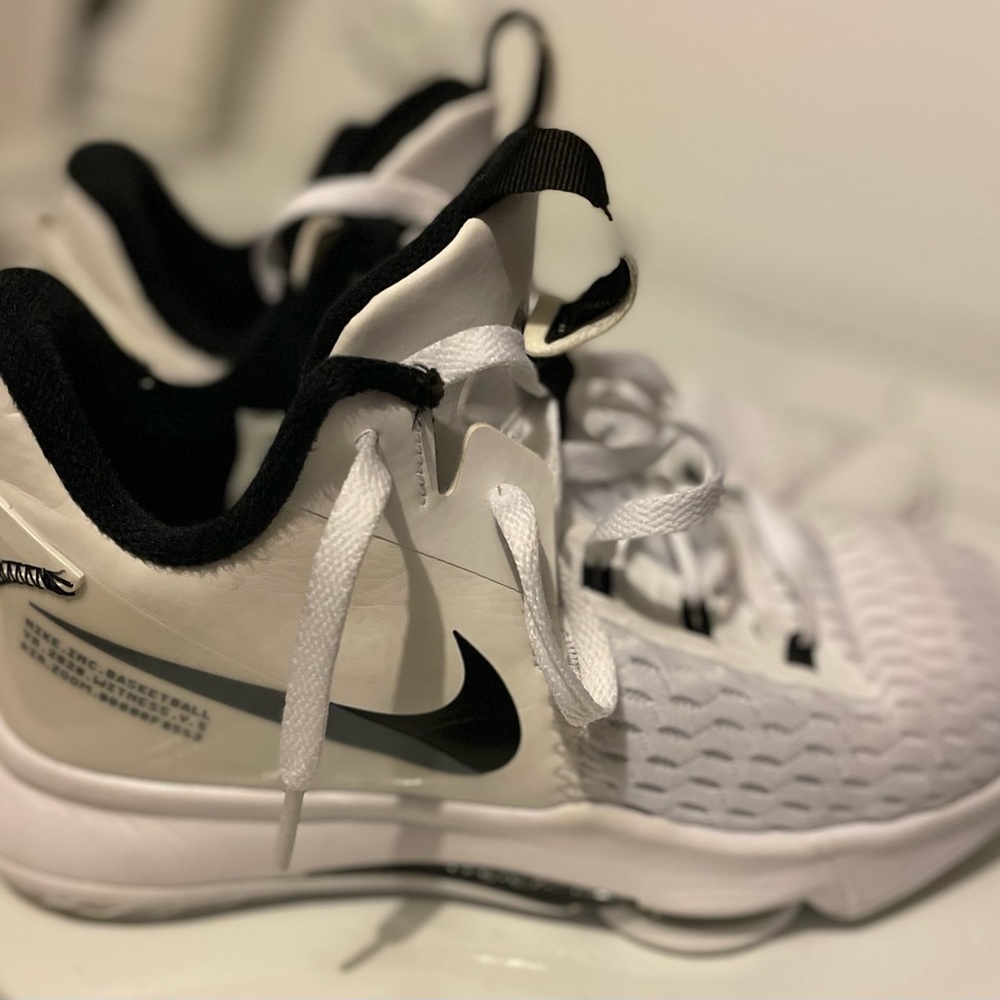 Basketball Shoes Size 7 mens / 8.5 womens